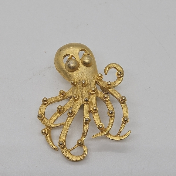frosted gold tone octopus pin brooch - Picture 1 of 4